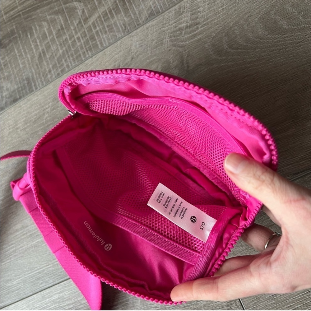 Lululemon Everywhere Belt Bag in Sonic Pink - Picture 3 of 8
